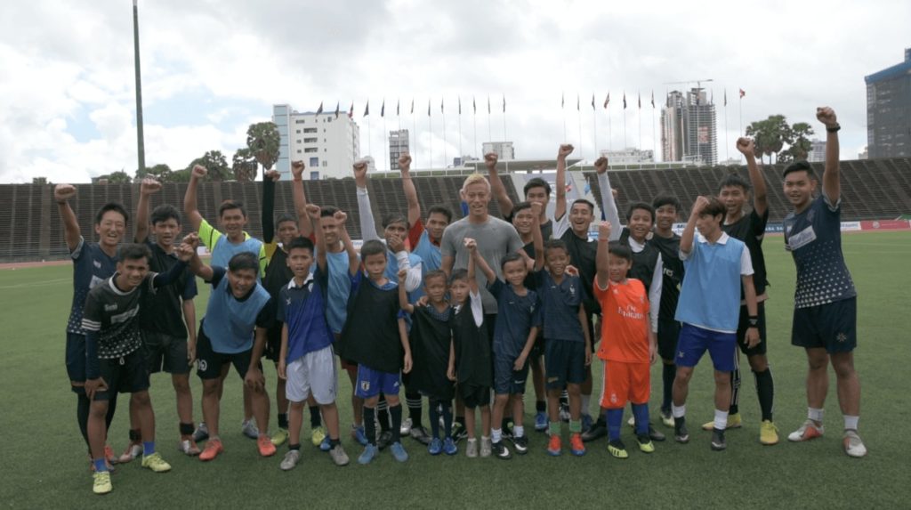 (日本語) 本田圭佑選手が「本気でカンボジア代表を目指す人限定のサッカー教室」を開催！